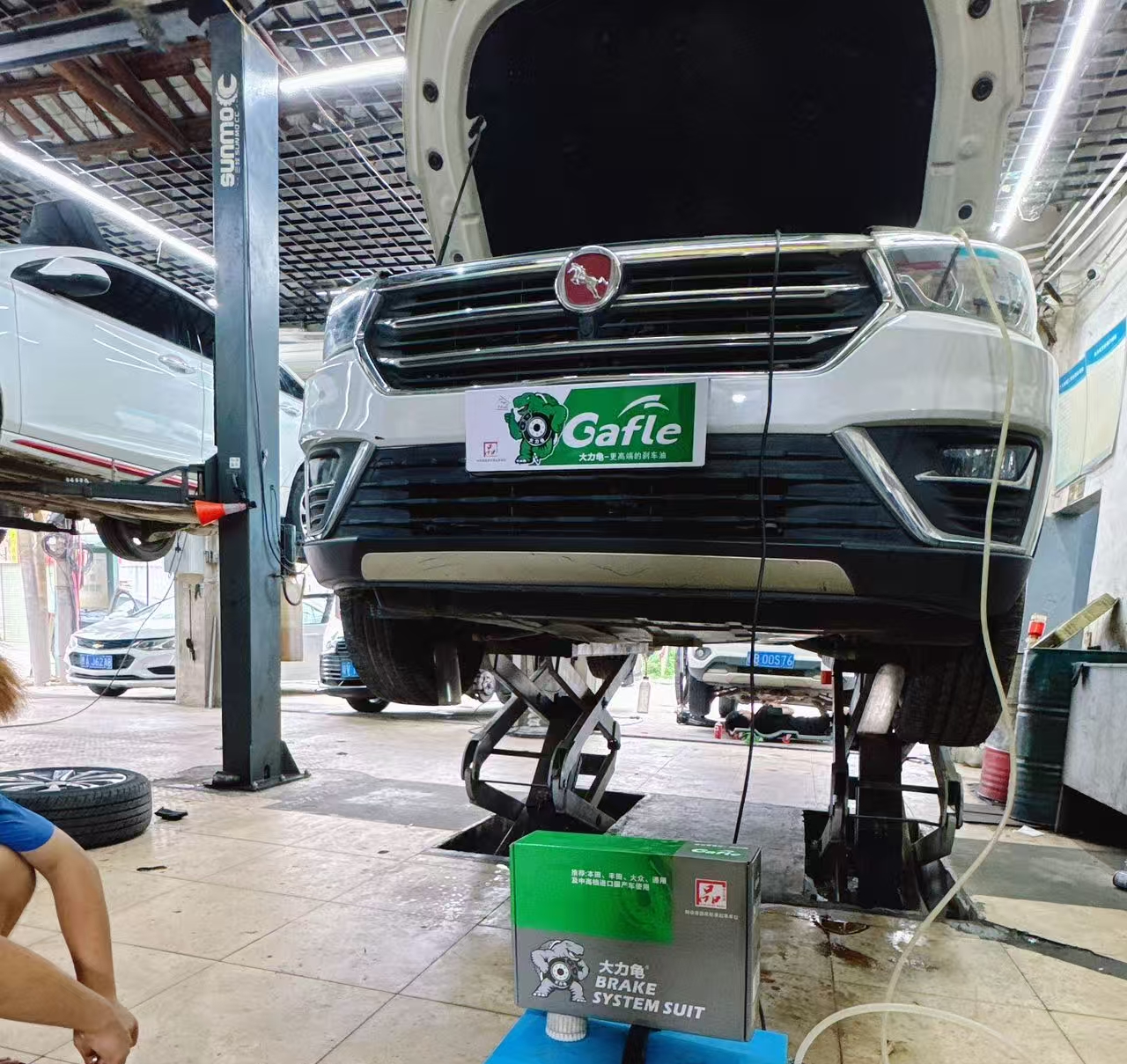 Hawtai Hanteng Brake Fluid Replacement with the Gafle Maintenance Kit A Complete Brake Fluid Service for a Hanteng Vehicle